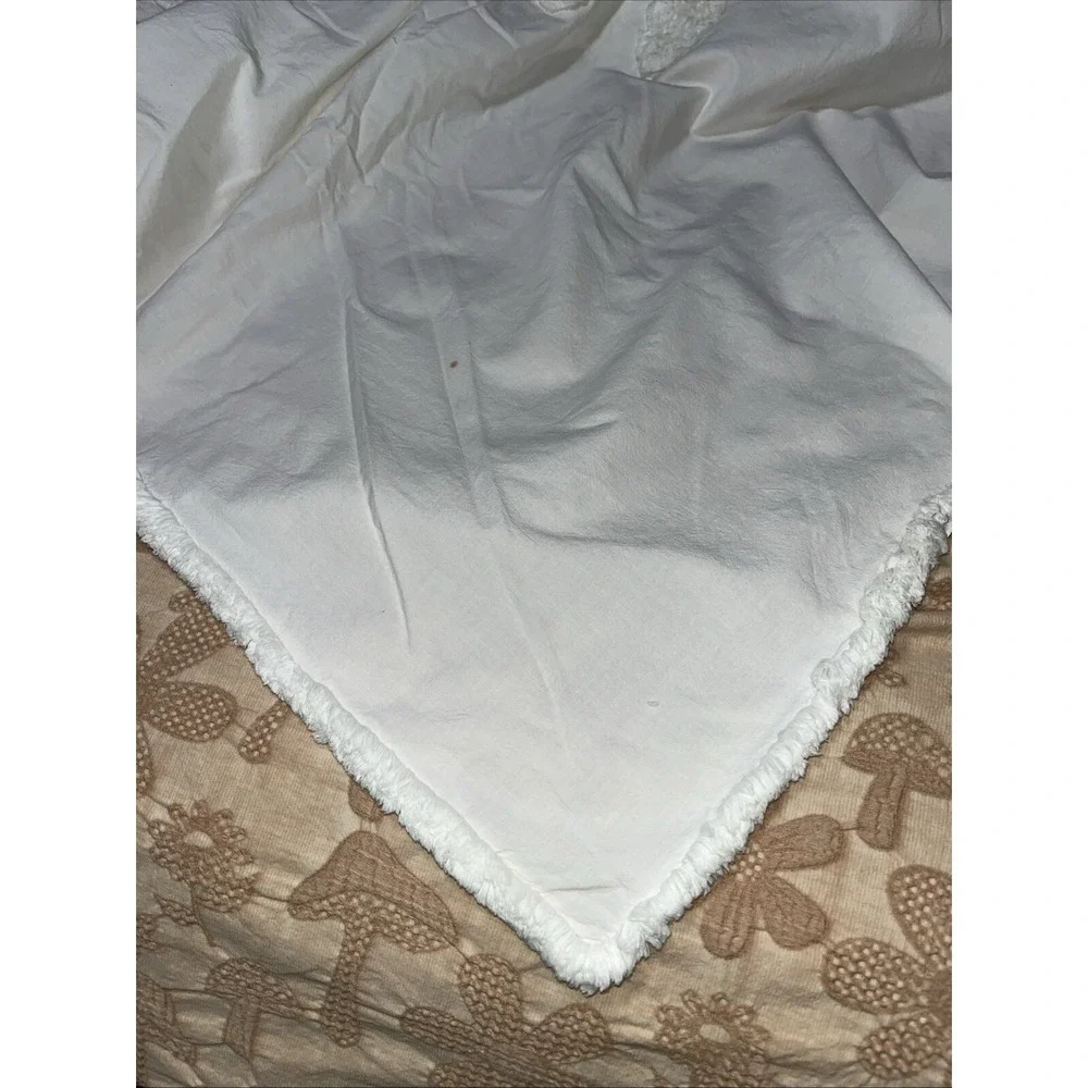 Vtg Linen Bed Cover , Chenille Like needle punch Christmas , Snowflake, 100x72